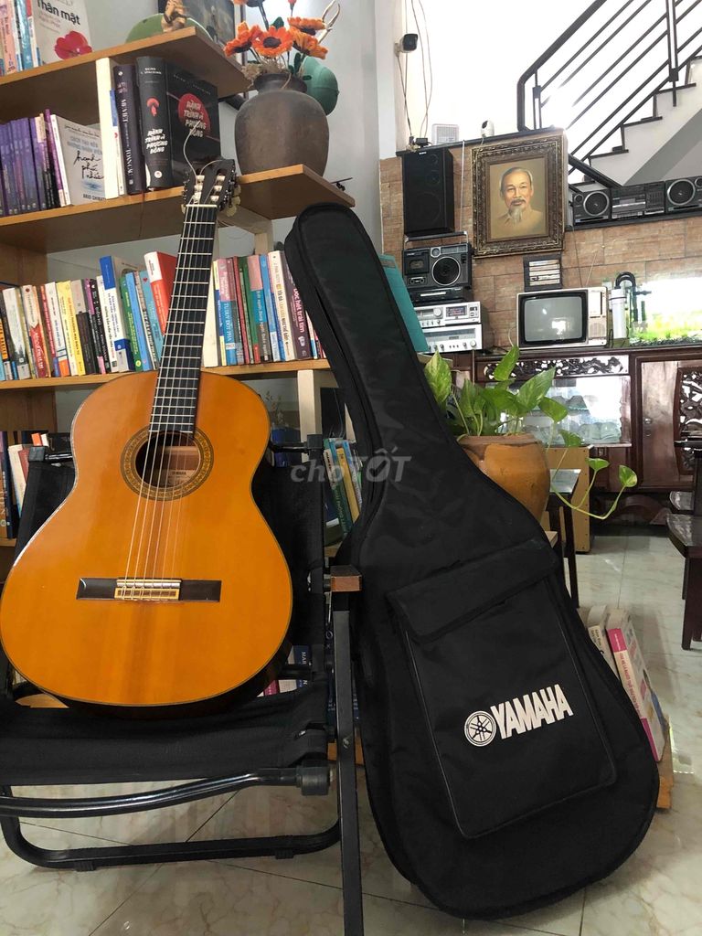 Cần bán đàn guitar Yamaha C180 , nguyên zin