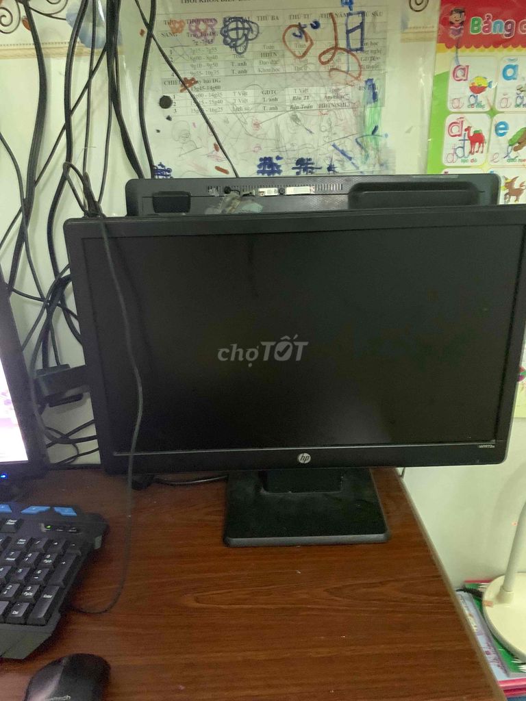 thanh lý hai màn hình máy tính bàn acer và HP. Mua bán Phụ kiện (Màn hình, Chuột...) tại Thị xã Bình Minh Vĩnh Long được đăng bởi ngoc triều hình 1