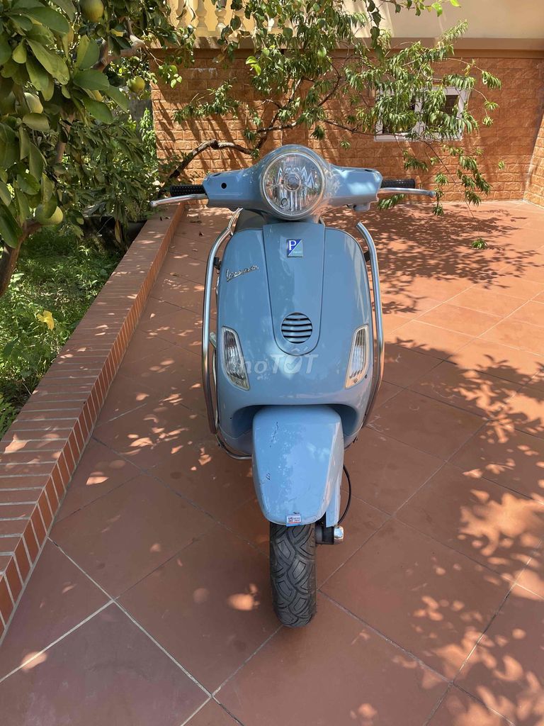 Итальянский синий Piaggio Vespa