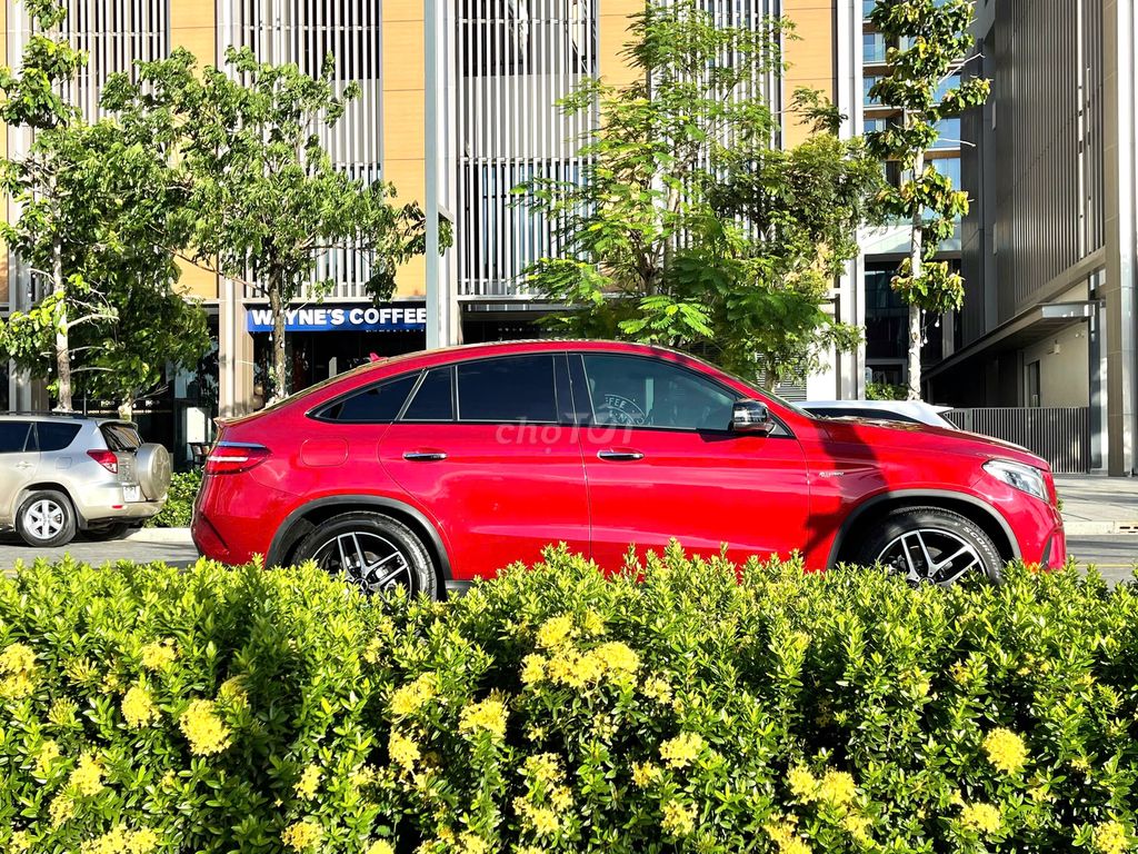 Mercedes GLE 43 AMG 4Matic màu đỏ. Mua bán Ô tô tại Quận 5 Tp Hồ Chí Minh được đăng bởi Phạm Khang hình 3