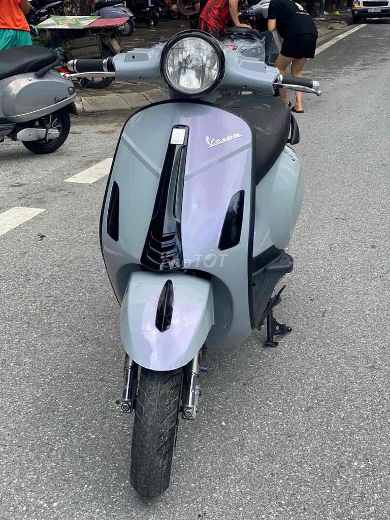 Vespa ánh tím bình lướt 2k23, có ship, có trả góp