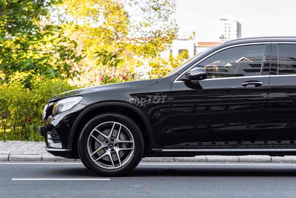 GLC300 AMG sx 2019 màu đen siêu đẹp full bảo dương. Mua bán Ô tô tại Quận 7 Tp Hồ Chí Minh được đăng bởi Dương Phương hình 3