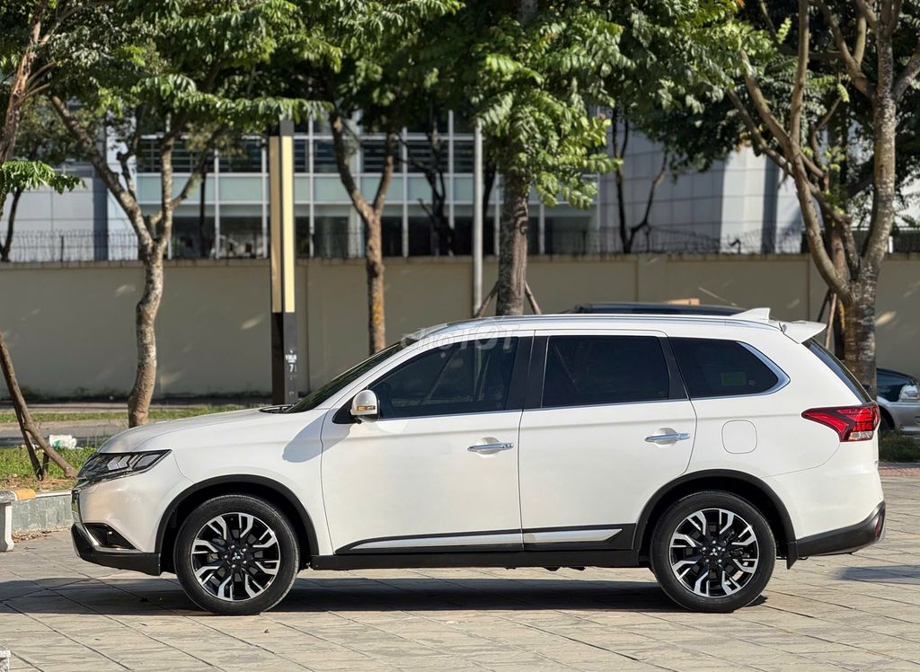Mitsubishi Outlander Premium 2.0 CVT 2021. Mua bán Ô tô tại Quận Long Biên Hà Nội được đăng bởi PHÚC LÂM  AUTO hình 4