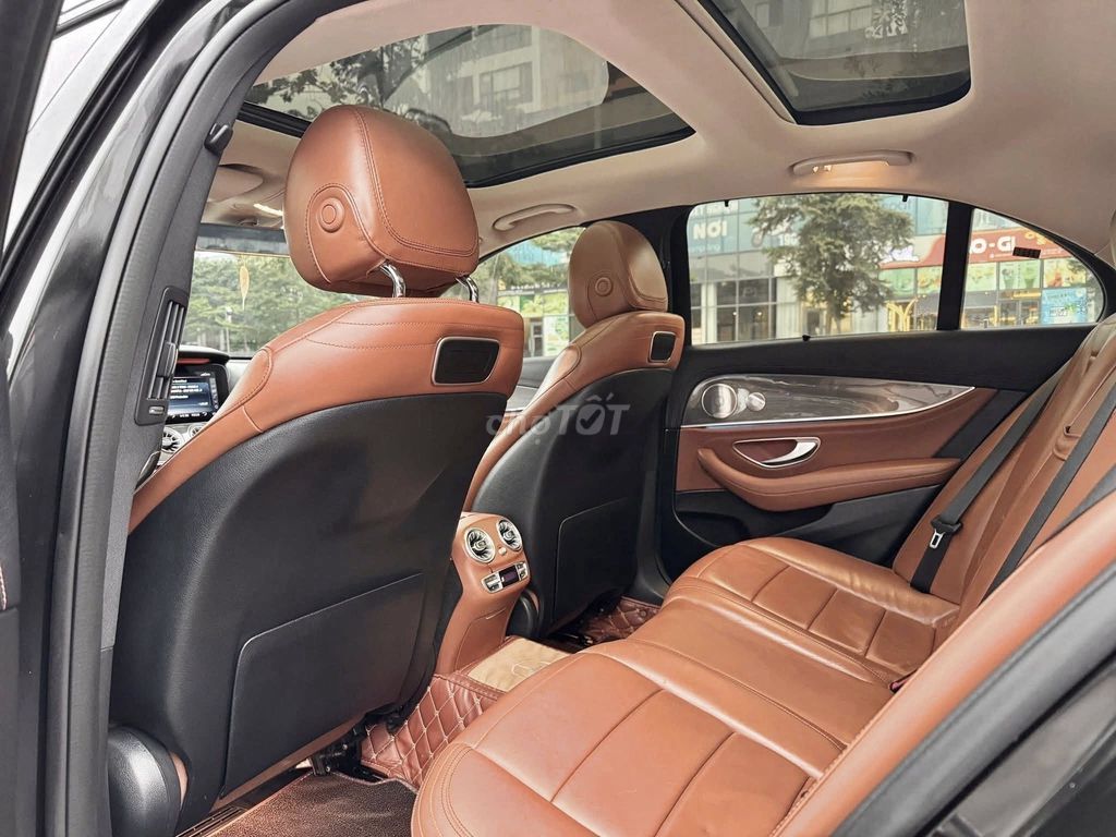 MERCEDES BENZ E300 AMG 2019 Xe Lướt Đẹp Có Trả Góp. Mua bán Ô tô tại Quận Tây Hồ Hà Nội được đăng bởi Nguyễn Hoàng Sơn hình 5