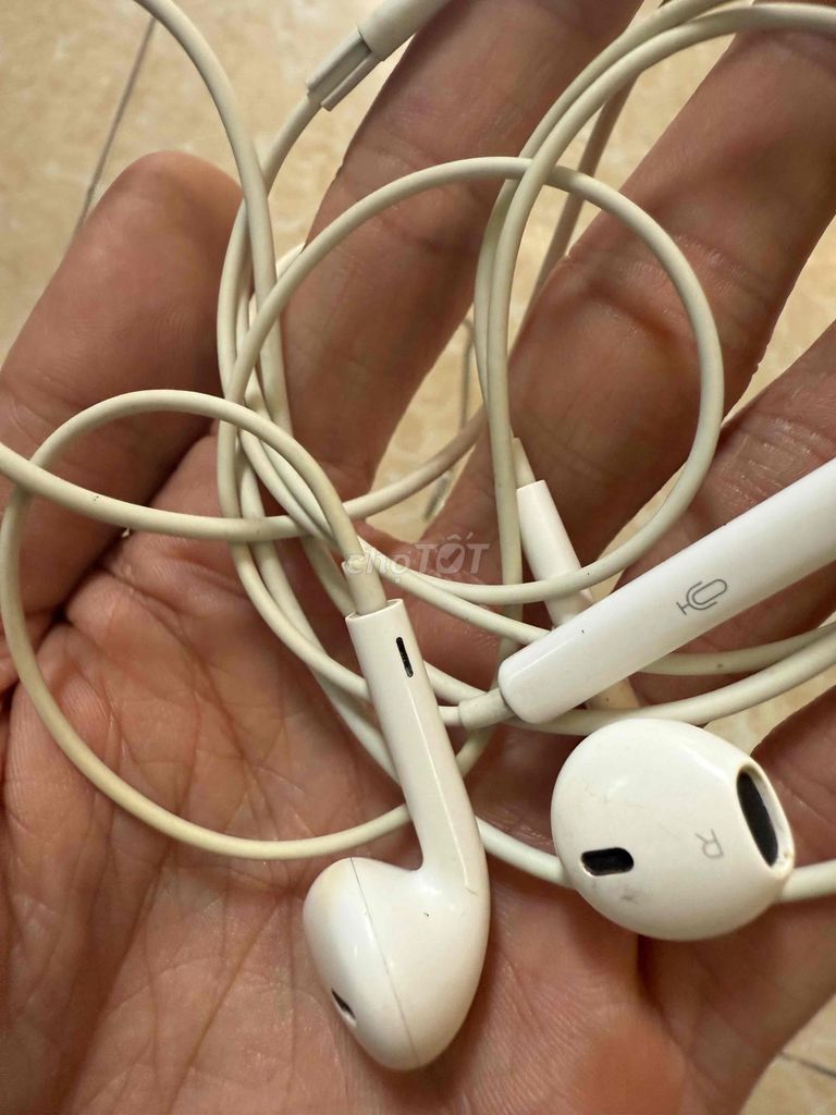 Tai nghe Apple EarPods Trắng. Mua bán Tivi, Âm thanh tại Huyện Phú Xuyên Hà Nội được đăng bởi Cao văn nguyên hình 1