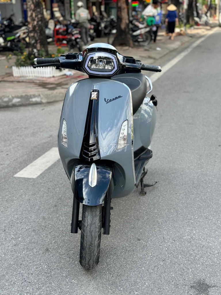 Vespa xám bình 2k24,đủ giấy tờ,Có trả góp