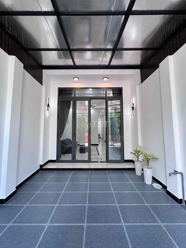 Nhà Sân vườn sát chợ Phường 4,Bvien Hồng Hưng chỉ 1 Tỷ 880