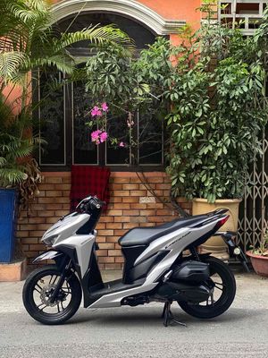 Honda Vario 150 màu Bạc
