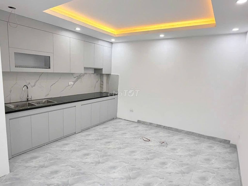 5-этажный дом площадью 40 м² в Тхань Три, более 6 миллиардов