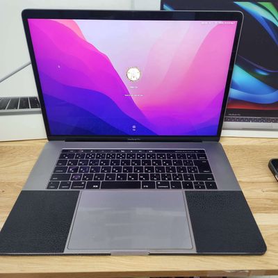 Apple MacBook Pro i7 15 inch 16GB/256GB 2016 Xám