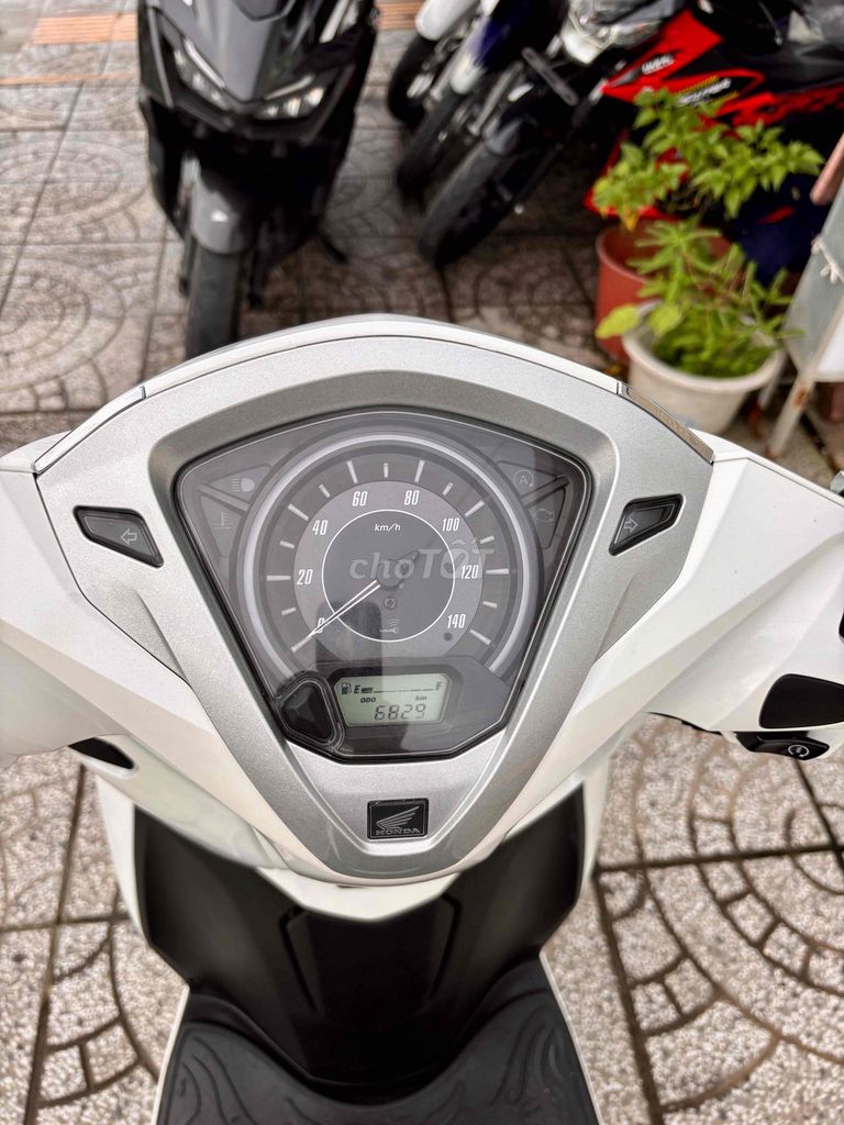 Lead 4val 2023,xe đi lướt odo 6700km,máy zin chất. Mua bán Xe máy tại Quận Ninh Kiều Cần Thơ được đăng bởi Cửa Hàng Xe máy Tân Lập Hưng hình 12