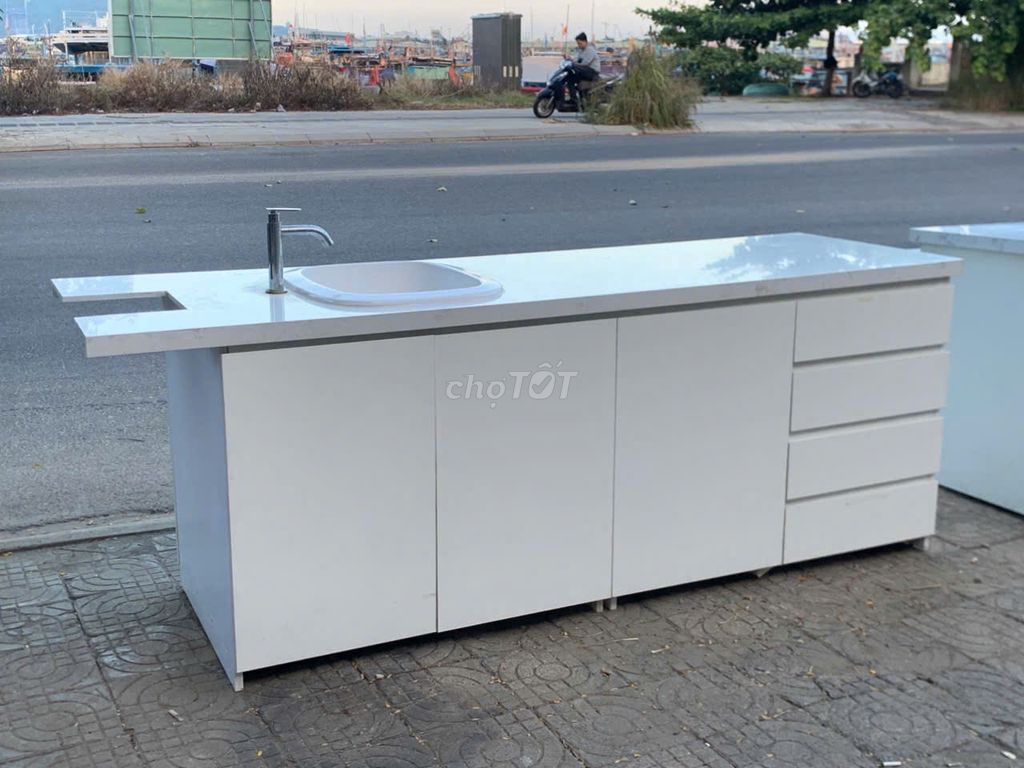 Tủ bếp mặt đá màu Trắng. Mua bán Nội thất, đồ gia dụng khác tại Quận Sơn Trà Đà Nẵng được đăng bởi THẾ GIỚI ĐỒ CŨ ĐÀ NẴNG hình 1