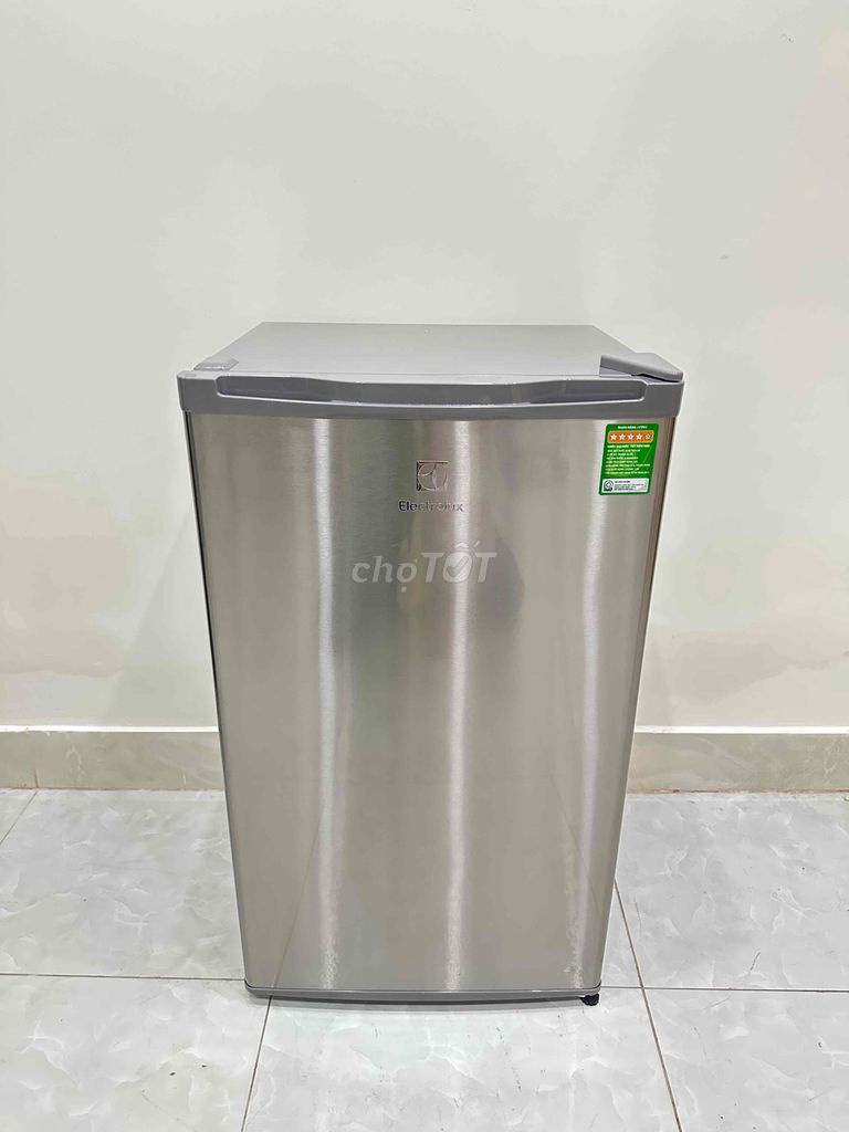 Thanh lý tủ lạnh Electrolux 90L mới 90%