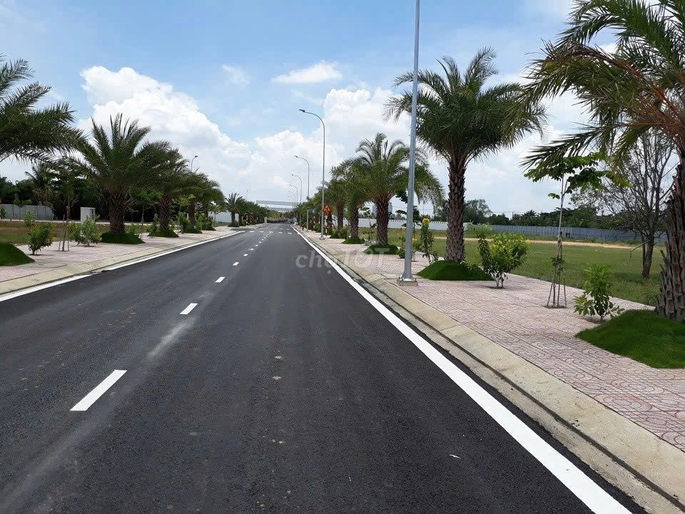 Cần bán đất nền mặt tiền đường, Quận 9 - Full thổ cư, giá 30 triệu/m2