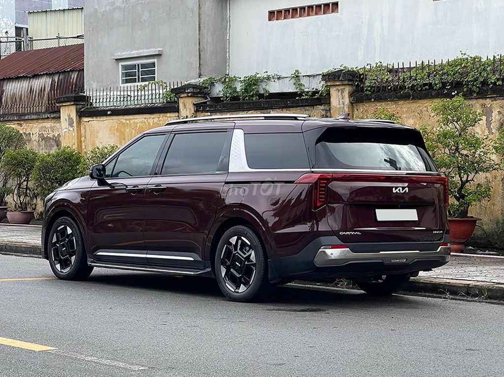 Kia Carnival Signature 2025 7S Đỏ mận. Mua bán Ô tô tại Huyện Hóc Môn Tp Hồ Chí Minh được đăng bởi Xe Đẹp Minh Khôi hình 3