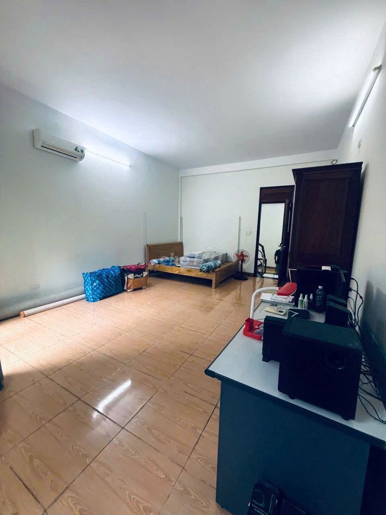 Furnished 3-storey house on Trần Cừ near Huỳnh Ngọc Huệ — photo 6