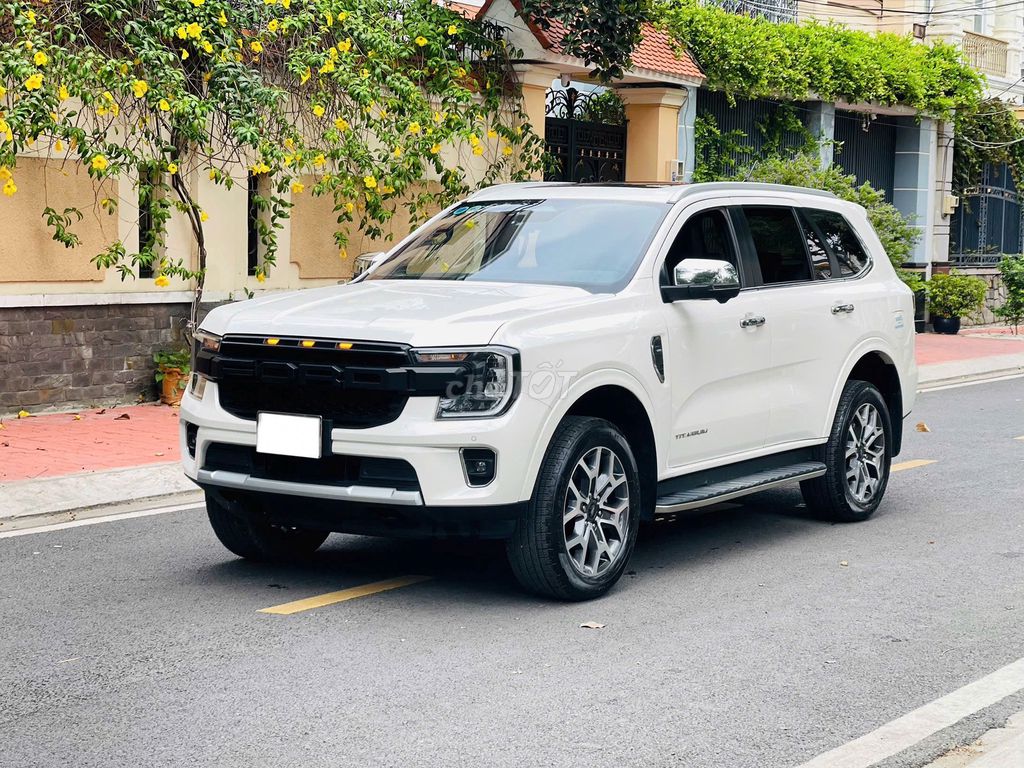 Ford Everest 2023 Titanium 4x2 AT 44800 km. Mua bán Ô tô tại Quận 3 Tp Hồ Chí Minh được đăng bởi Trần Hoàng Long hình 3