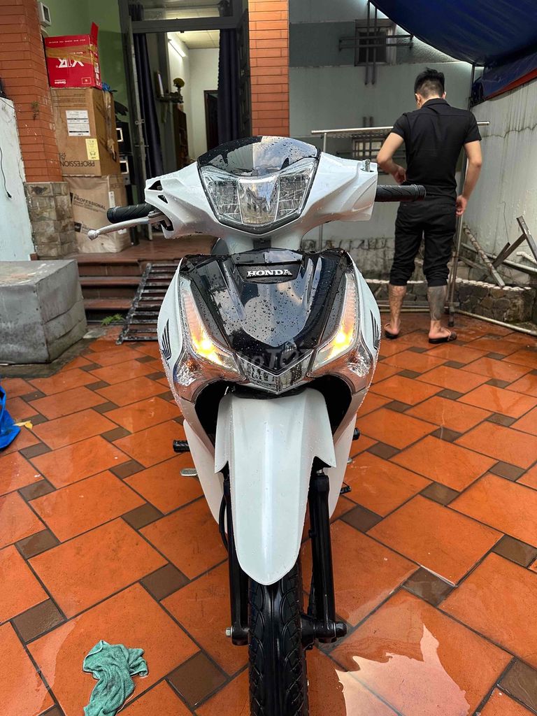 Honda Future 125 2025 Trắng 1643 km. Mua bán Xe máy tại Huyện Hóc Môn Tp Hồ Chí Minh được đăng bởi Đinh Phương Nam hình 3