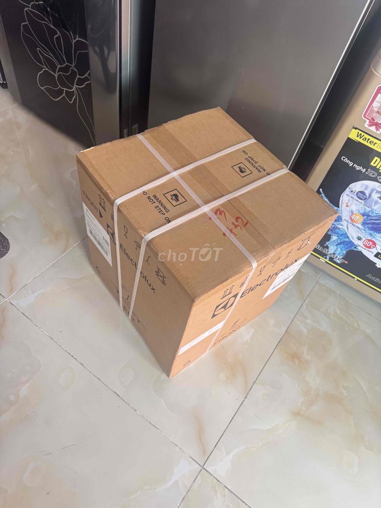 tủ lạnh 50 lít Electrolux. Mua bán Tủ lạnh tại Quận Tân Phú Tp Hồ Chí Minh được đăng bởi HOÀNG HUY chuyên HÀNG LƯỚT hình 1