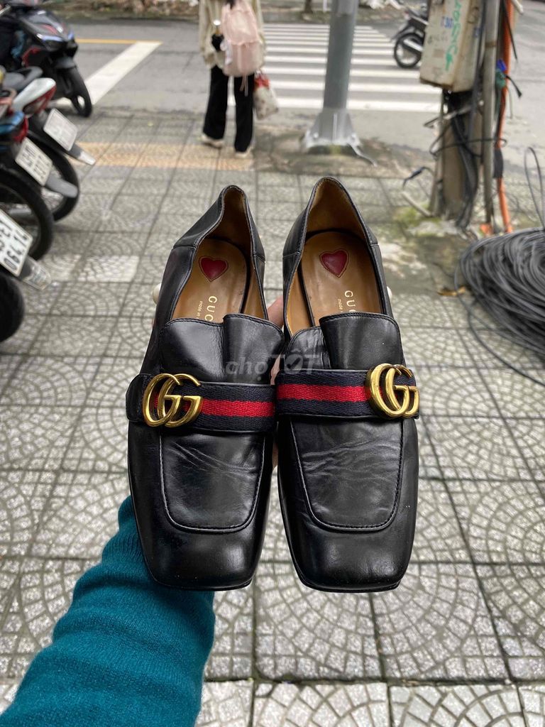 gucci sz 35 chuẩn authentic da xin lên chân đẹp