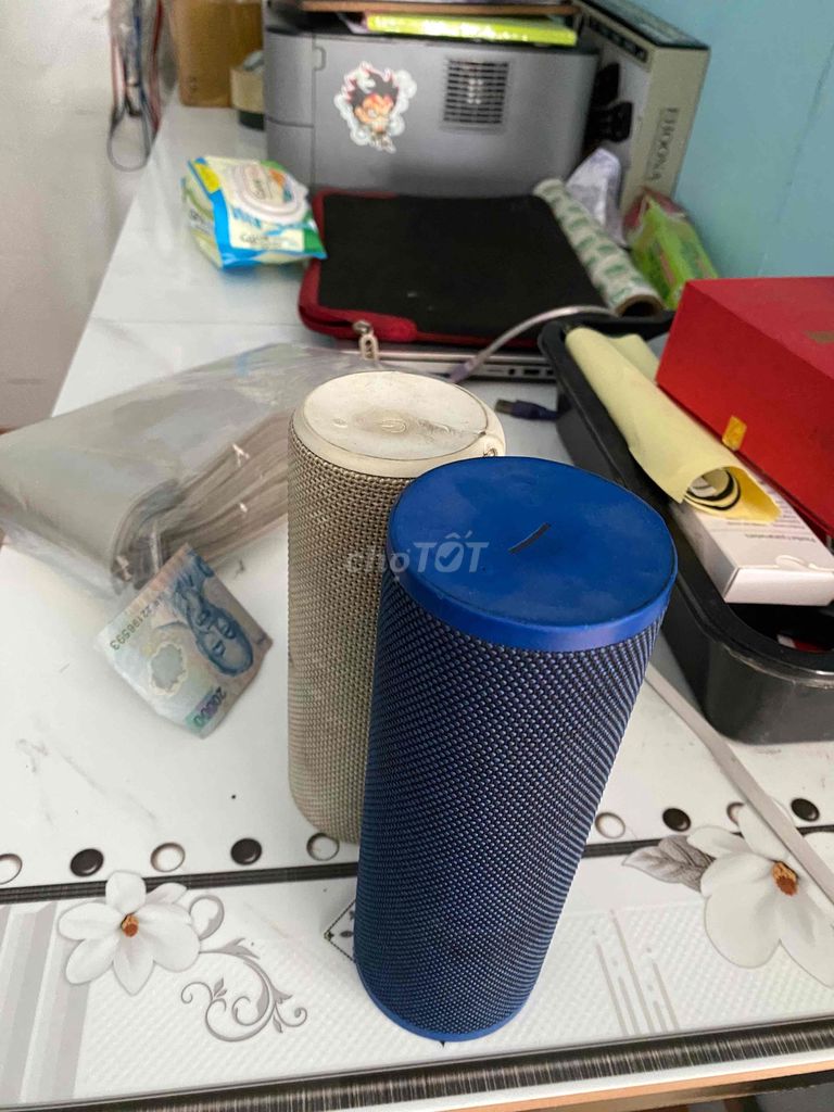 Loa Bluetooth UE Boôm và ue plas 2 cái. Mua bán Tivi, Âm thanh tại Thành phố Sóc Trăng Sóc Trăng được đăng bởi vo minh tu hình 1