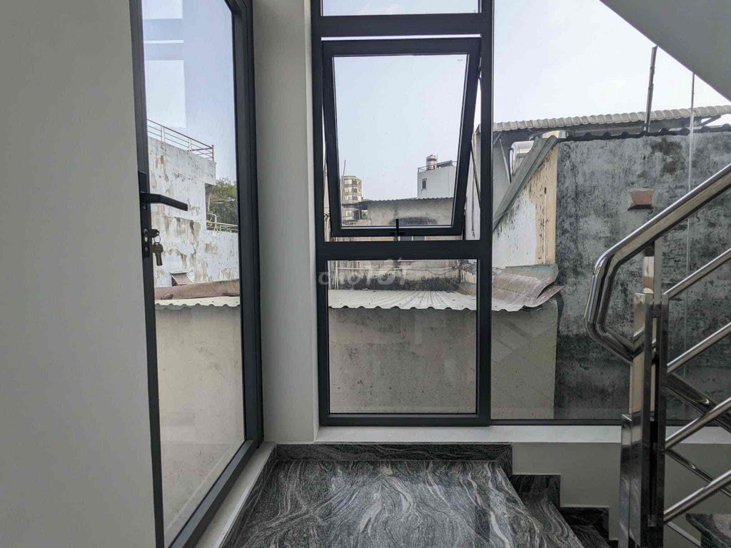 Studio bancong mới xây - máy giặt riêng Trần Phú Q5 - bóc seal
