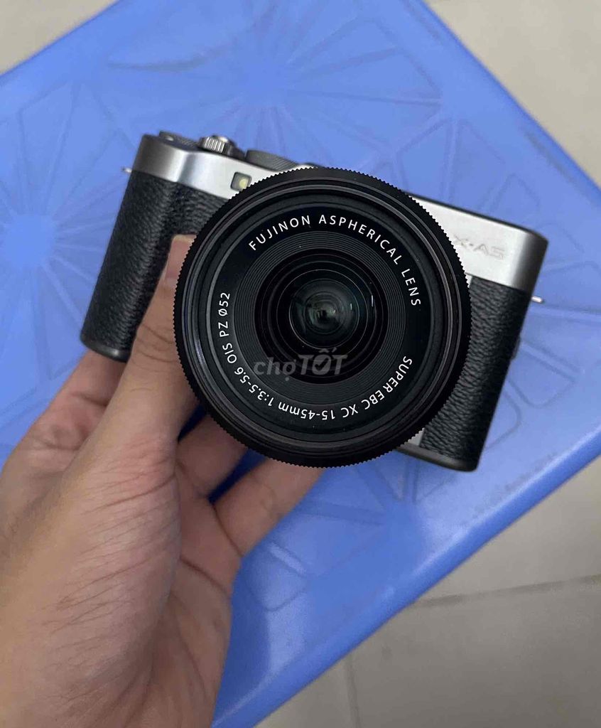 Hà Nội, e cần bán máy fujifilm xa5 màu đen còn rất