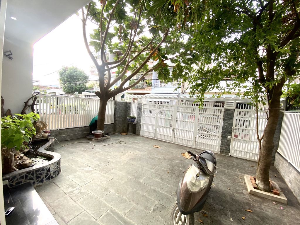 CHO THUÊ NHÀ CÓ SÂN VƯỜN - 6 PHÒNG NGỦ