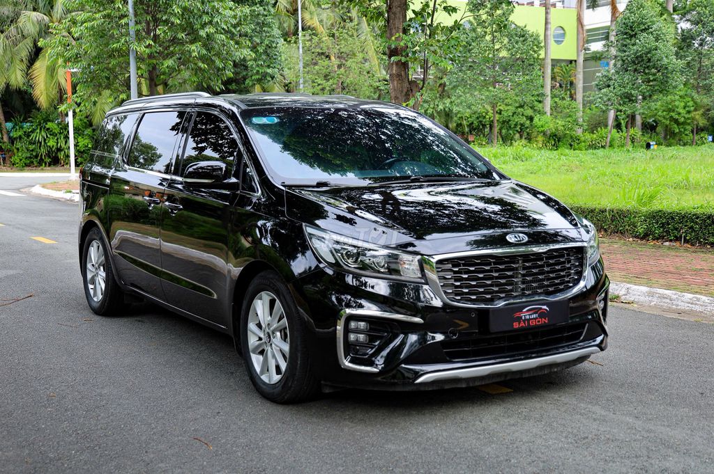 Kia Sedona 2019 90 000 км Черный