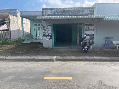 Bán nhà mặt tiền kinh doanh 5x25m tỉnh lộ 827B khu dân cư chợ Ngã Tư. Mua bán nhà ở tại Huyện Châu Thành Long An được đăng bởi Trần Văn Sáu 