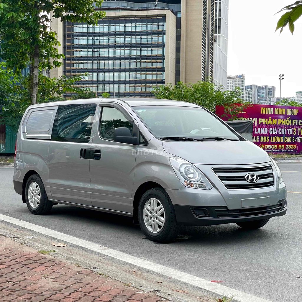 Thanh lý xe Hyundai Grand Starex chở tiền 2016. Mua bán Ô tô tại Quận Cầu Giấy Hà Nội được đăng bởi Tô Văn Tiến hình 2