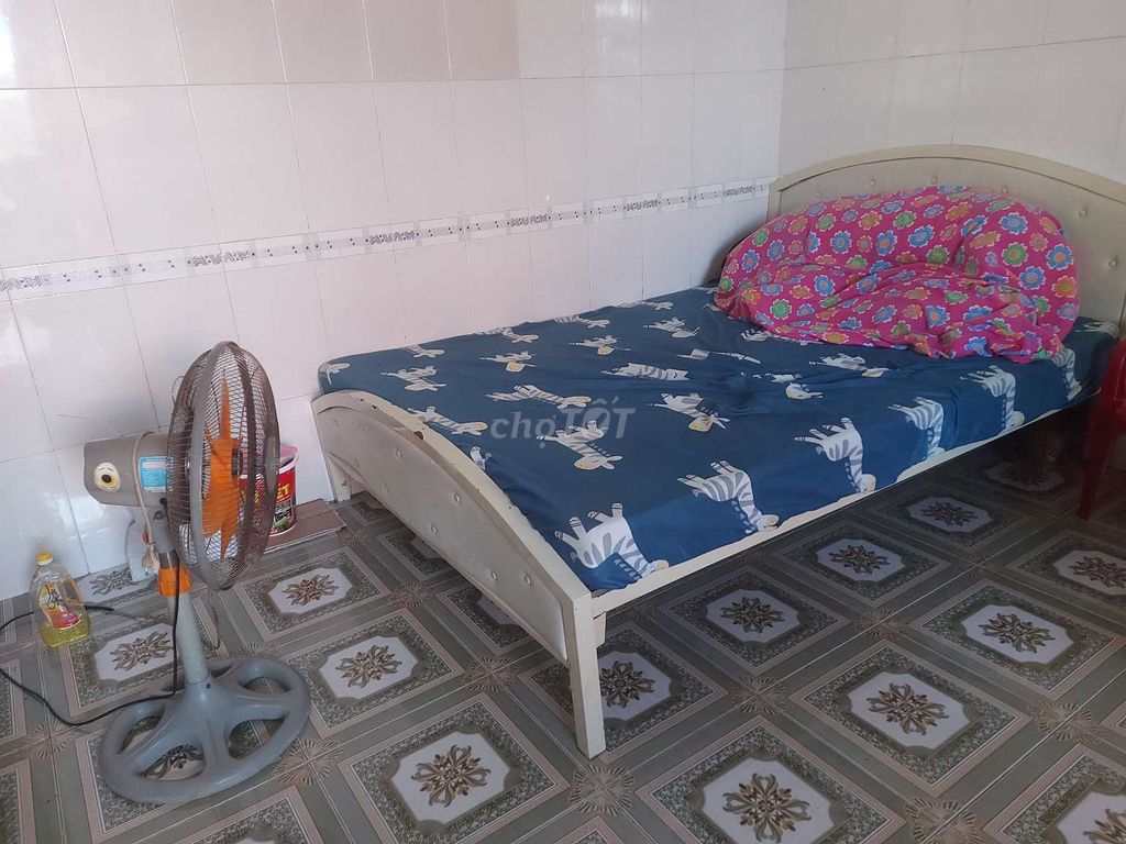 Giường sắt 1.4m Trắng. Mua bán Giường, chăn ga gối nệm tại Huyện Cần Giuộc Long An được đăng bởi Nguyen Tuyen hình 1