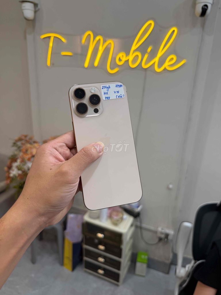 iPhone 16 Pro Max 256GB Gold màn HX. Mua bán Điện thoại tại Quận Thanh Xuân Hà Nội được đăng bởi Ngô Tráng T Mobile hình 1