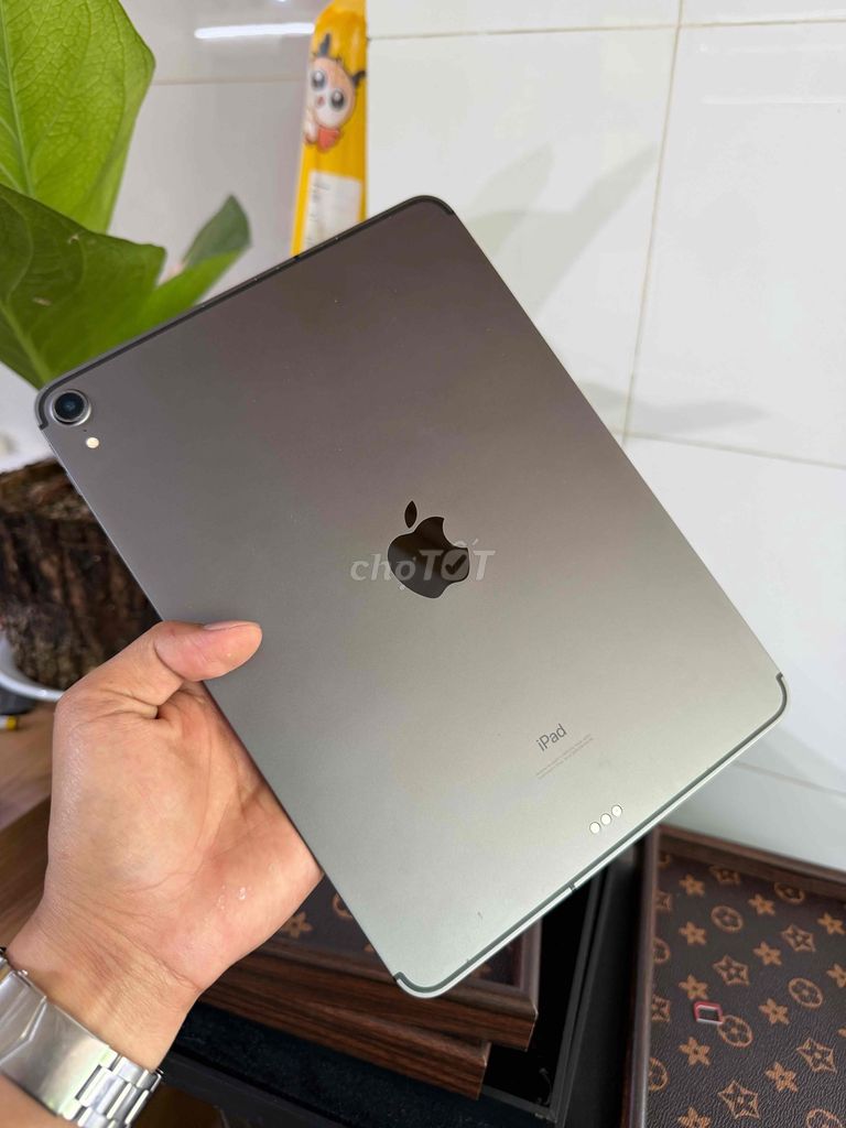 Apple iPad Pro 11 inch 256GB - Bản có 4G. Mua bán Máy tính bảng tại Quận Gò Vấp Tp Hồ Chí Minh được đăng bởi Trần Hoàn hình 1