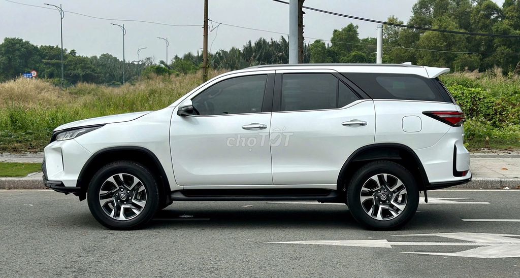 Toyota Fortuner Legender 4x2 AT 2023 - 29000 km. Mua bán Ô tô tại Thành phố Thủ Đức Tp Hồ Chí Minh được đăng bởi ĐỨC XE LƯỚT hình 4
