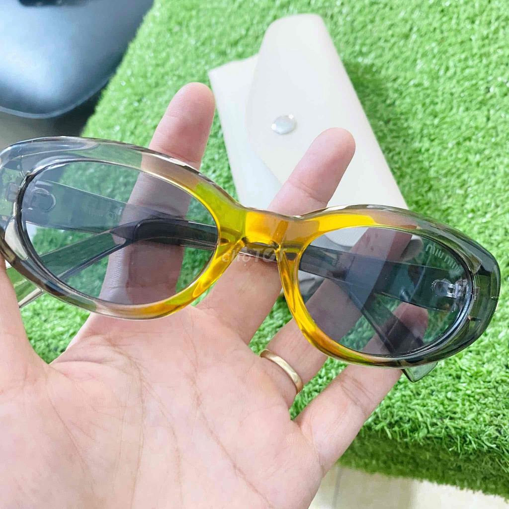 Kính râm Miu Miu nữ nhựa acetate. Mua bán Phụ kiện thời trang khác tại Thành phố Chí Linh Hải Dương được đăng bởi Quỳnh Nga 2hand hình 1