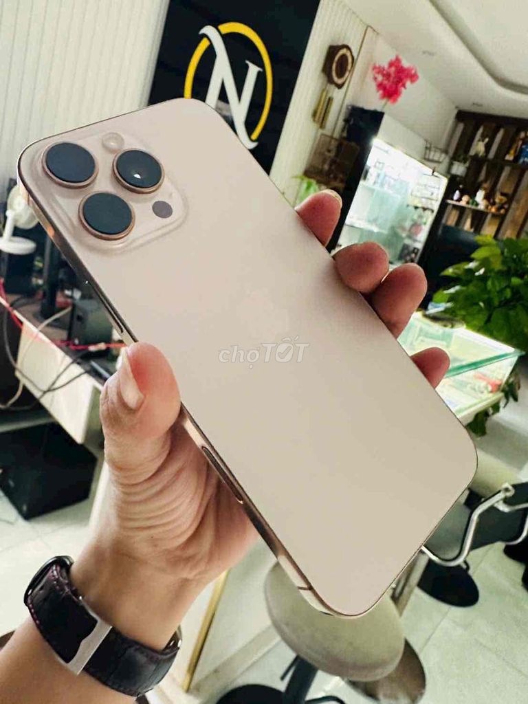 iPhone 16 Pro Max 256GB Sa mạc Mỹ pin 95% đẹp99%. Mua bán Điện thoại tại Thành phố Biên Hòa Đồng Nai được đăng bởi Oanh Hoang hình 1