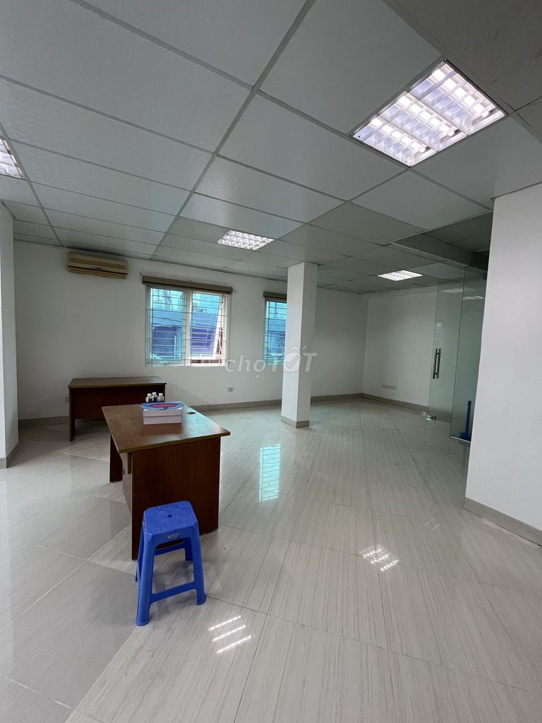 Cho thuê văn phòng Nguyễn Xiển, 50 m2, phòng 2 mặt thoáng