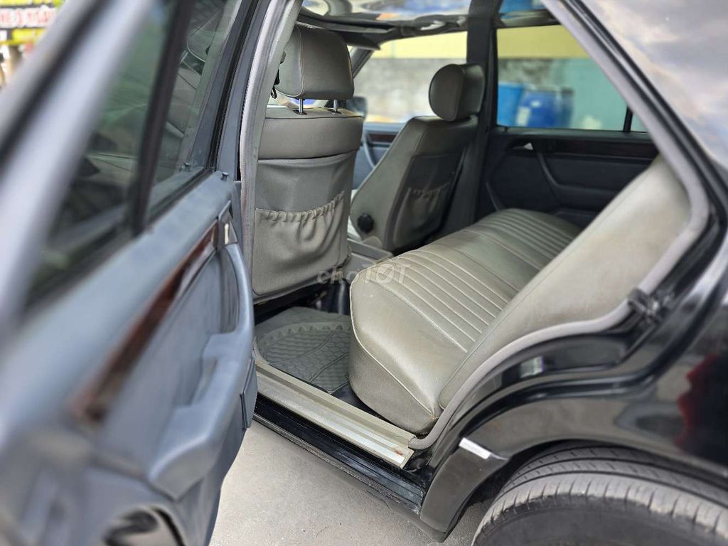 mec cổ w124 E230 cực hiếm. số sàn. bình xăng con... Mua bán Ô tô tại Quận Cái Răng Cần Thơ được đăng bởi NGON lành hình 12