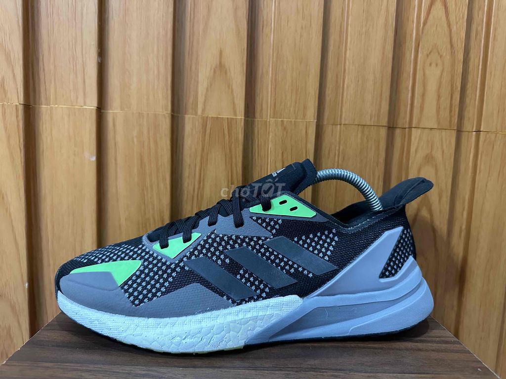 Giày Adidas size 42.5  chính hãng mới cứng zin 98%