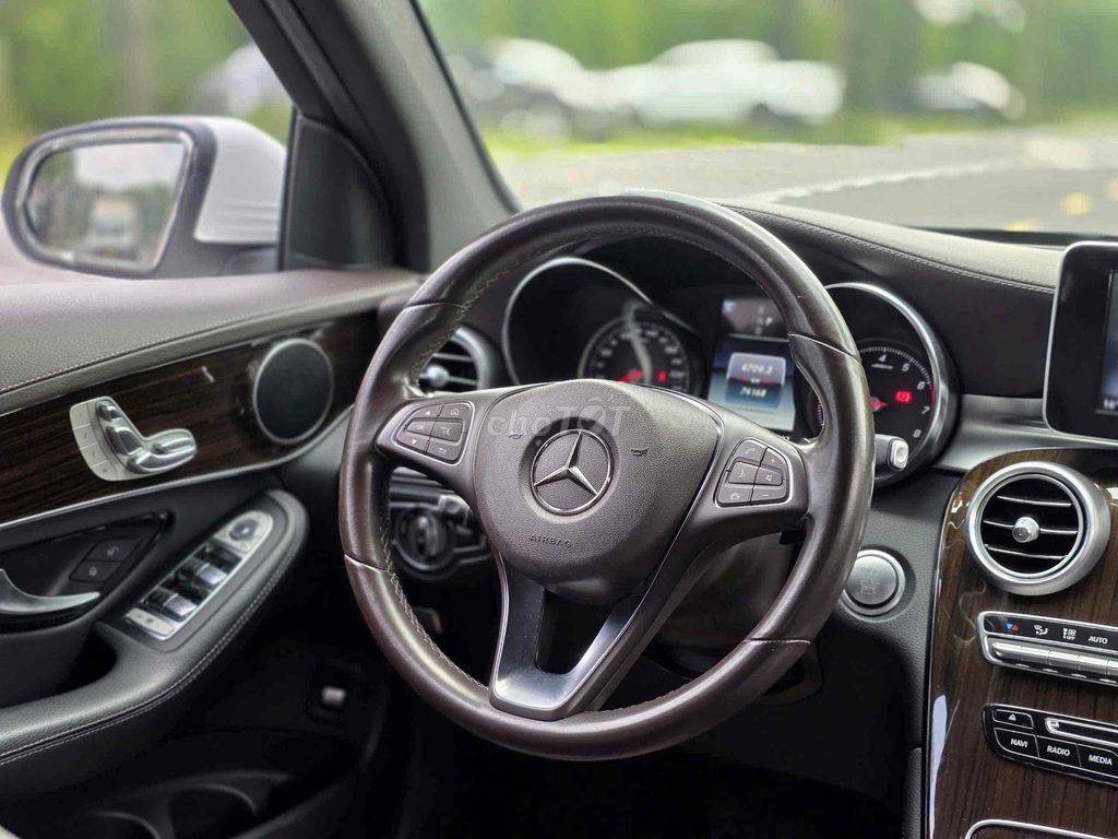 Mercedes Benz GLC 2019 200 - 74000 km. Mua bán Ô tô tại Quận Bình Tân Tp Hồ Chí Minh được đăng bởi Huỳnh Thiên Bảo hình 10