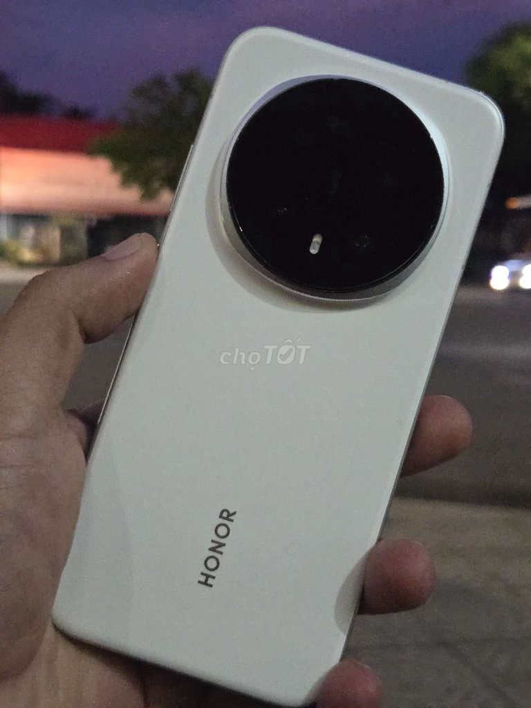 Honor Magic 8 Pro 16GB/512GB Trắng. Mua bán Điện thoại tại Thành phố Bến Tre Bến Tre được đăng bởi Lê Trường hình 1