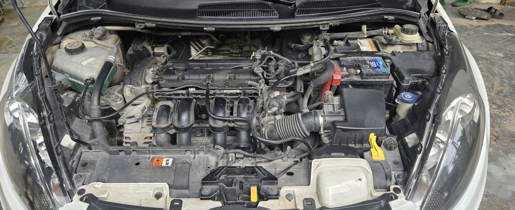 Ford Fiesta 2012 Trắng 102360 km. Mua bán Ô tô tại Huyện Duy Xuyên Quảng Nam được đăng bởi quang trinh hình 5