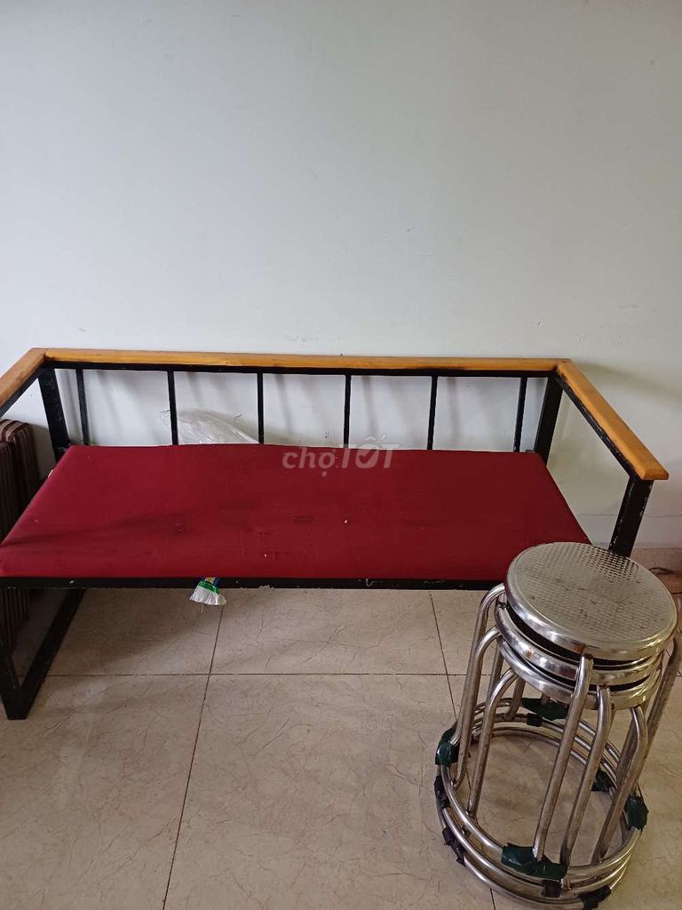 cần thanh lý gấp combo 5 món . Mua bán Bàn ghế tại Quận 12 Tp Hồ Chí Minh được đăng bởi MV nguyễn hình 1