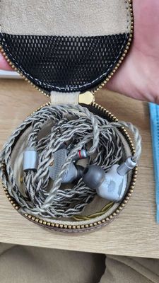 Moondrop Aria 2 còn bh đến t7 xuân vũ audio. Mua bán Tivi, Âm thanh tại Quận 3 Tp Hồ Chí Minh được đăng bởi Mai Vinh Hien