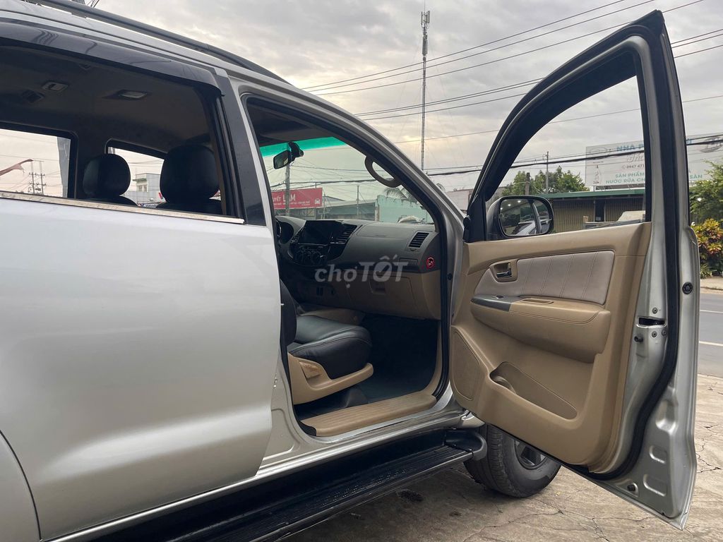 Toyota Fortuner 2009 Dầu Số sàn. Mua bán Ô tô tại Huyện Tân Phú Đồng Nai được đăng bởi Salon AUTO THÀNH TRUNG Đồng Nai hình 9