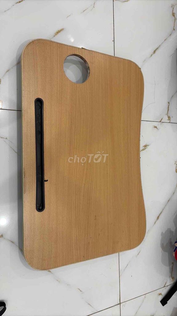 Bàn học gấp gọn gỗ màu gỗ. Mua bán Bàn ghế tại Quận Đống Đa Hà Nội được đăng bởi Linh Nguyễn Trần Phương hình 1