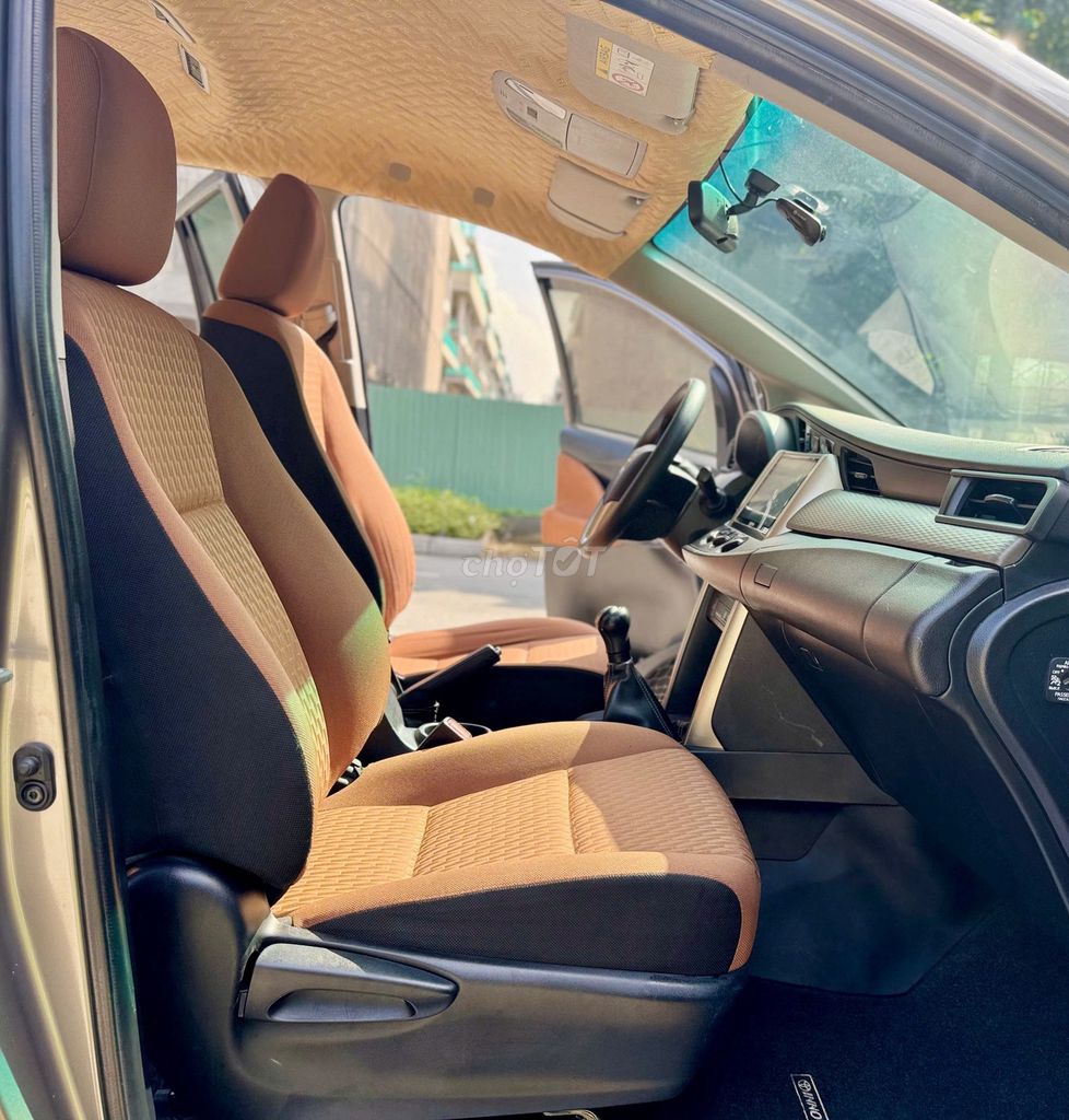 Toyota Innova 2017 2.0E - 12000 km. Mua bán Ô tô tại Quận 3 Tp Hồ Chí Minh được đăng bởi ĐỨC XE LƯỚT hình 7