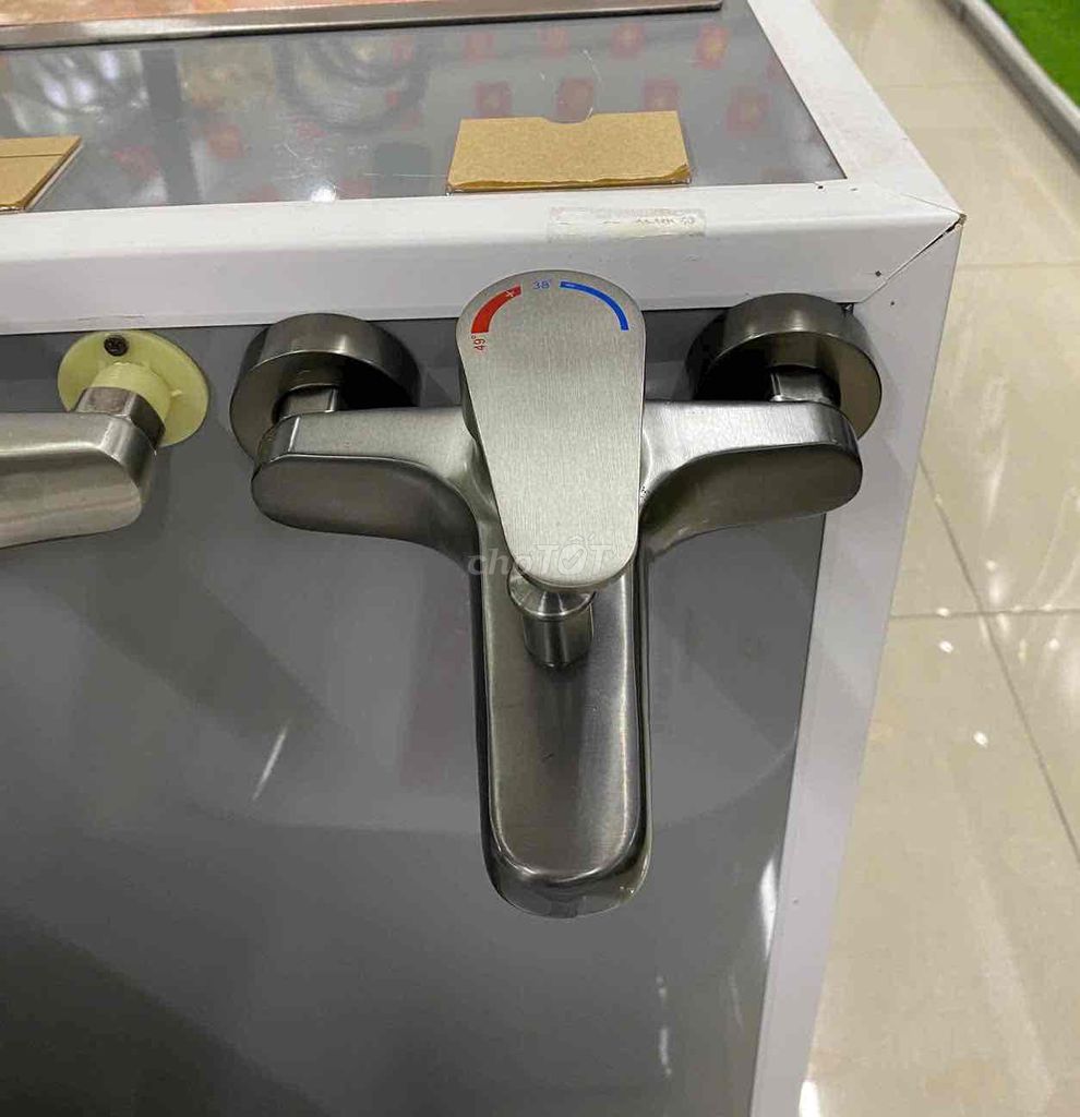 Vòi sen nóng lạnh Vuông mạ chrome Bạc. Mua bán Thiết bị vệ sinh, nhà tắm tại Thành phố Thủ Đức Tp Hồ Chí Minh được đăng bởi Ngọc Vy hình 1
