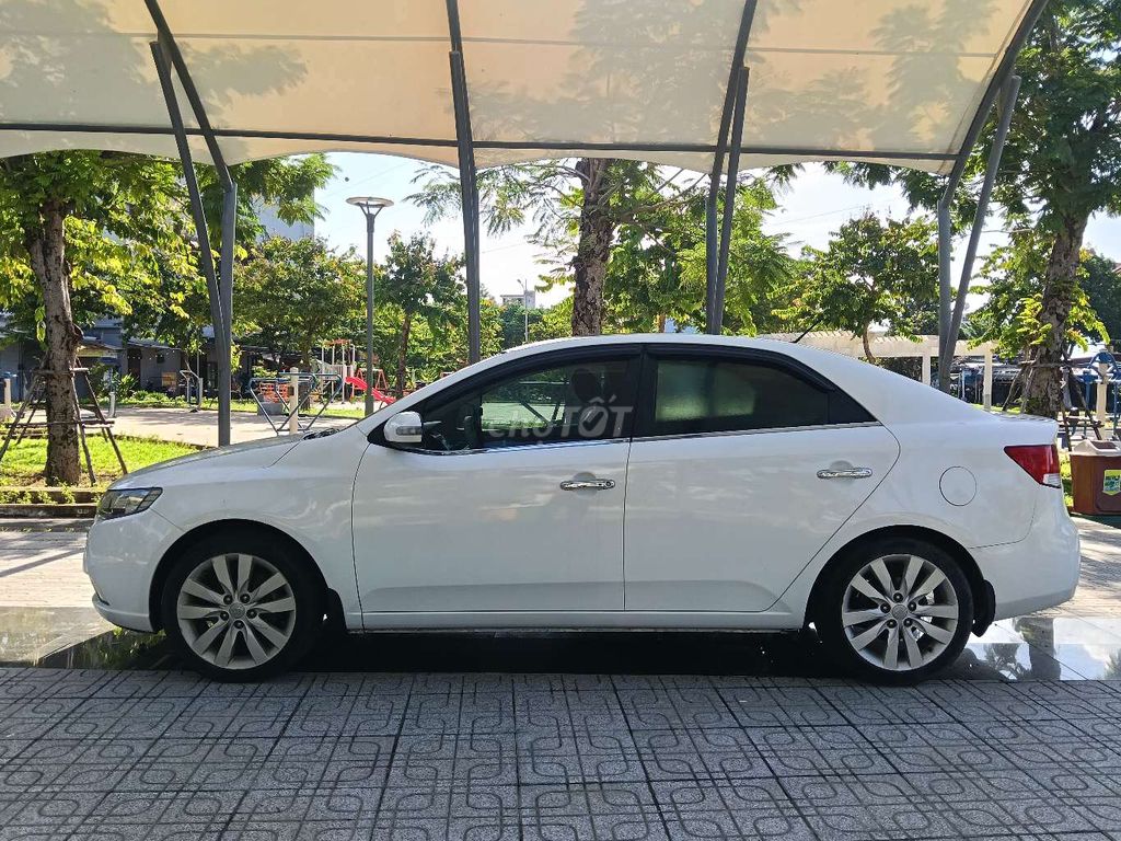 KIA Cerato 2010 Sedan Tự động Trắng 120.000 km